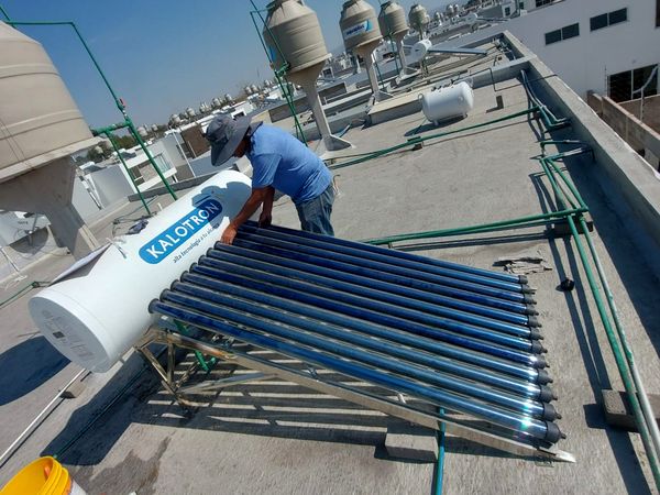 Kalotron · solar de gravedad 12 tubos / 150 L